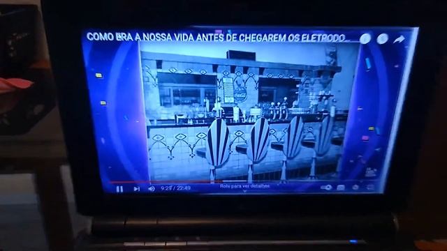 NetBook Asus EEEpc 1000h 2GB RAM rodando Youtube no navegador Min com Lubuntu