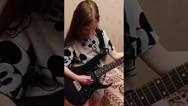 группа Кино- Спокойная ночь (первые шажочки и тестим электрогитару)