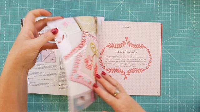 DDs Review Weekly Vlog - Book Review - Lovely Little Patchwork