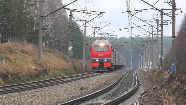 ЭП2К-253 с пассажирским поездом Адлер - Нижневартовск