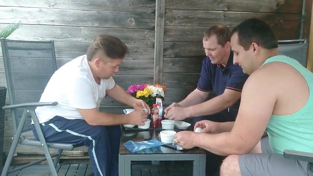 Пробуем "Тухлые яйца" Столетние утиные яйца.