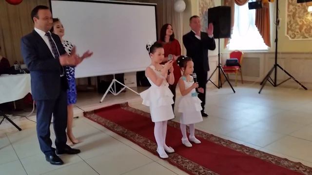 Поздравление от внучек.Амалия и Самина поют песню.