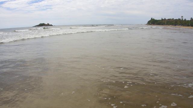 Один из лучших пляжей на Шри-Ланке под названием БЕНТОТА. Безлюдный и очень красивый берег океана