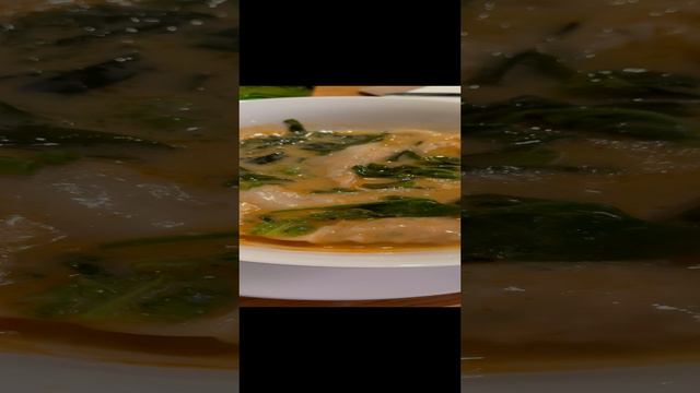 Суп с вонтонами из креветки и лосося