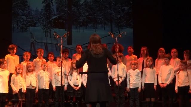 Детский хор поет русскую песню