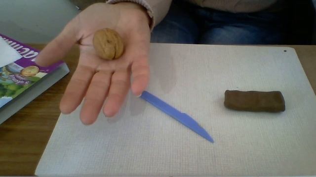 Ліплення Горішки для білочки молодша група