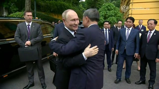 Владимир Путин прибыл во Вьетнам -  Церемония официальной встречи Президентом Вьетнама