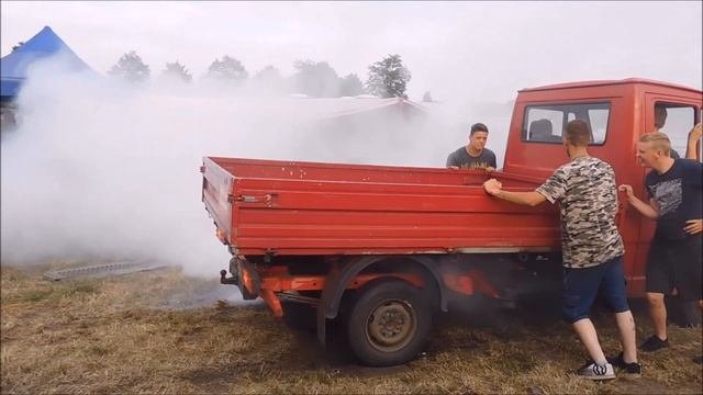Oldtimertreffen Bockhorn 2018, Burnouttime Mercedes Pritsche, Audi
