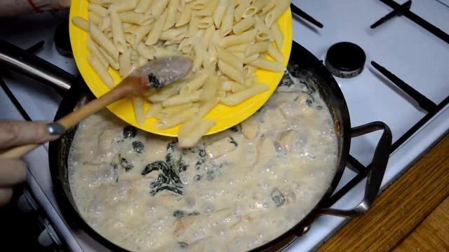 Макароны с курицей и шпинатом / Макароны с курицей в грибном соусе