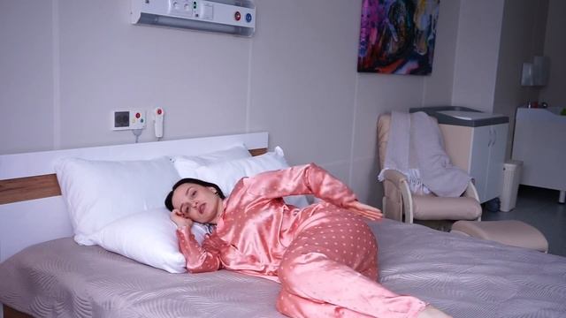 Сразу после родов. Что можно делать уже в роддоме и что категорически нельзя