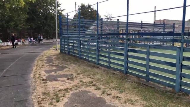 Стадион, идут ли ремонтные работы на футбольном поле?