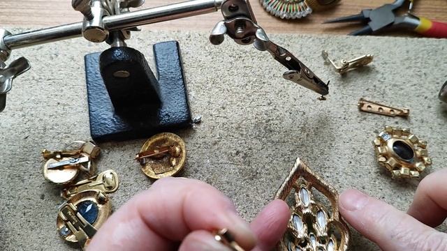 262. Ремонт винтажной бижутерии.