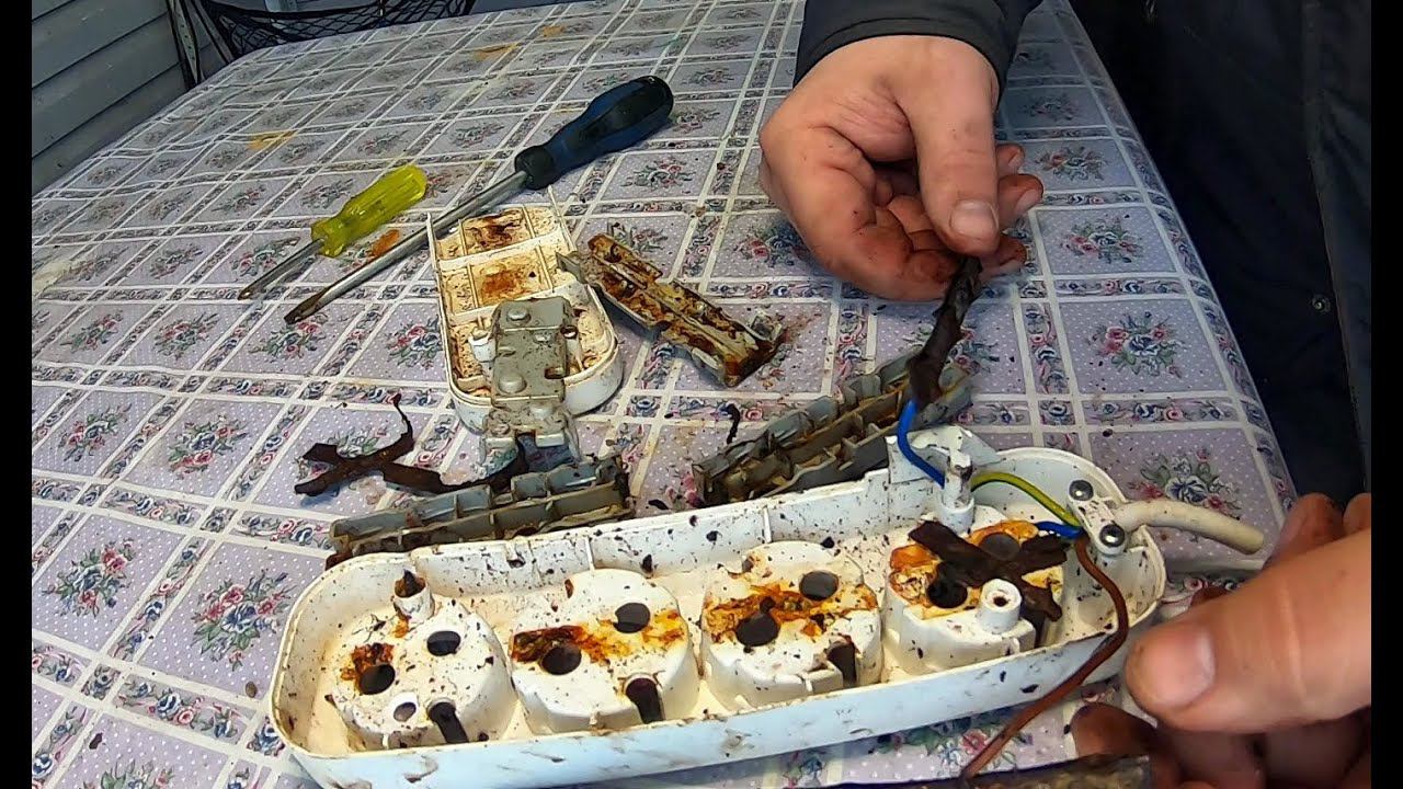 В колодце замерз шланг. Приехал на день, а проблем на месяц)). Дачный будень #31