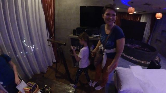 Камбоджа. Королевский люкс в Сиам Рип. Реакция детей на номер
