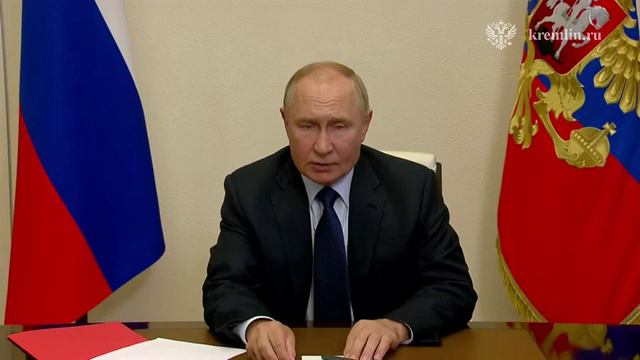 Владимир Путин - по видеосвязи провёл оперативное совещание с постоянными членами Совета