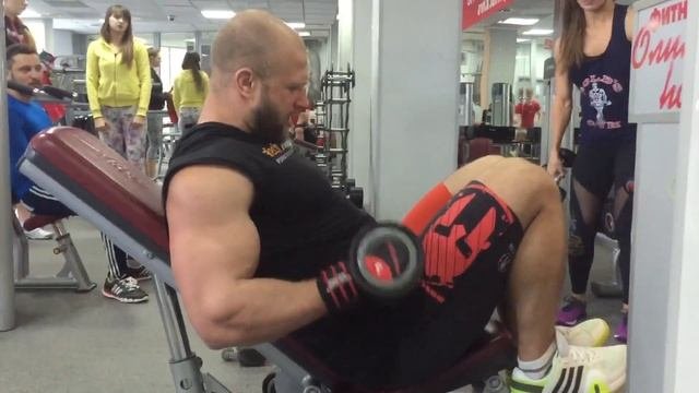 Алиев Сергей 20 как пробить бицепс одним упражнением