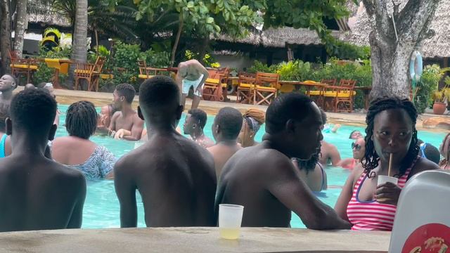 Занятия водными видами спорта в рифовом отеле Papillon Lagoon в Кении