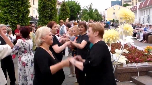 ... Только Ты, Моя Гитара, Прежним Звоном Хороша!