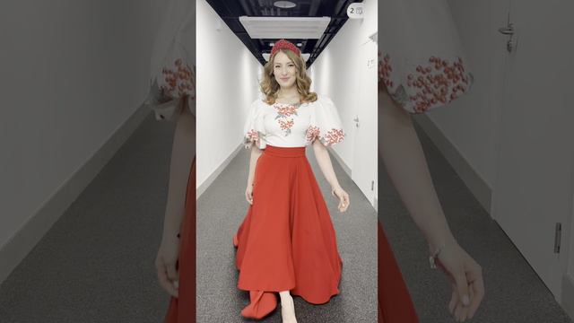 Одно из моих самых любимых платьев - Алая калина. Спешу выступать на финале Офицерской хоккейной лиг