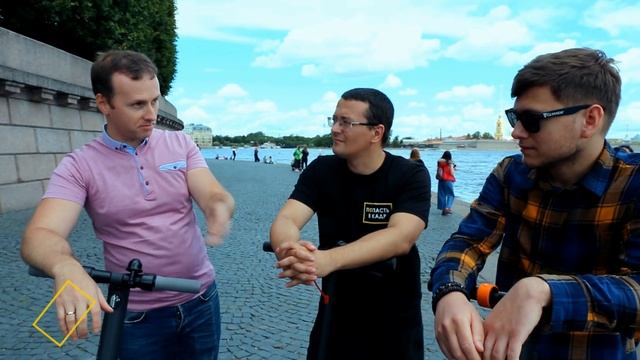 Гонки в центре города на электросамокатах