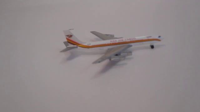 Коллекционная модель самолёта Боинг-707 в масштабе 1:500.