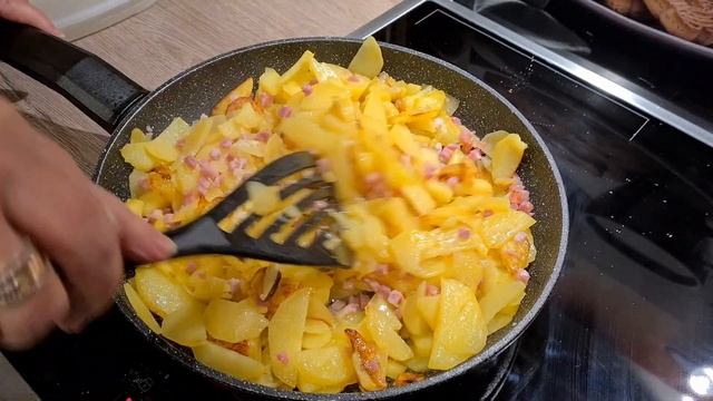 Моя любимая жареная картошка с беконом / Knusprige Bratkartoffeln mit Schinken.