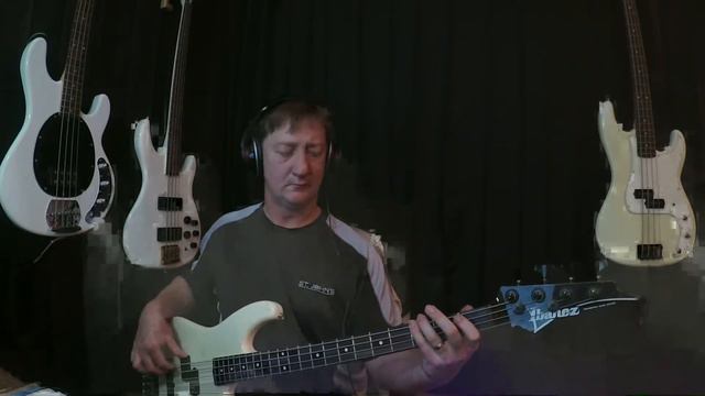 Midnight Blue by Lou Gramm bass cover