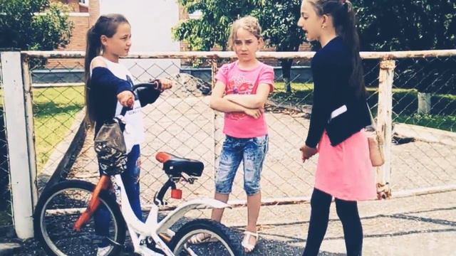 Мороженое или конфеты .Разные сладости.