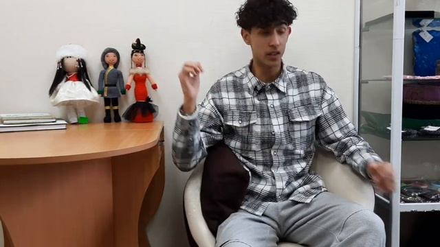 _В лицах прохожих_, VI выпуск.  Интервью с Ориповым Тахиром..mp4