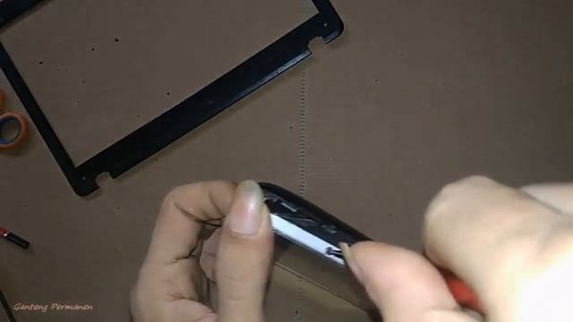 Dissembling Remove LCD Led Screen Panel Monitor ASUS EEE PC 1215