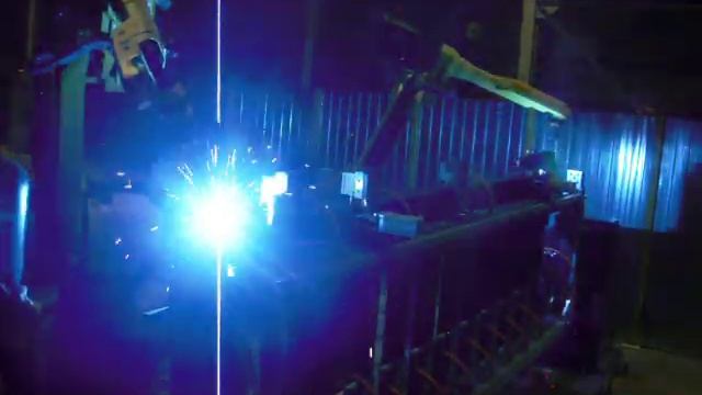Промышленные роботы Fanuc сваривают крупногабаритные рамы