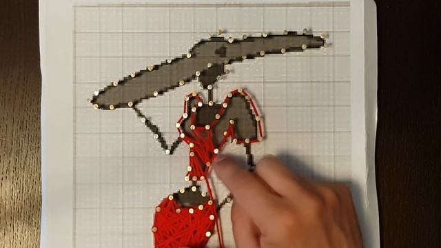 Девушка из нитей и гвоздей