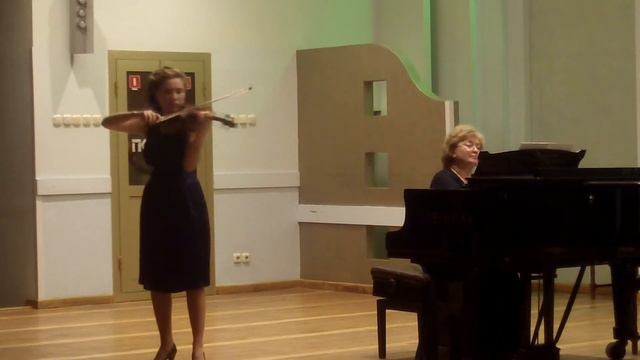 Paganini Variations on the G String on Rossini's Moses. Polina Galouza - violin.