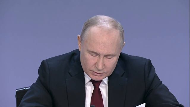 «Они ошибаются!»- Владимир Путин о тех, кто посчитал Россию слабым звеном.mp4