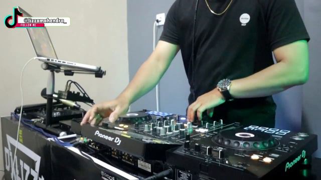 DJ DUGEM PALING TERBARU 2023 ( BASS NYA NENDANG BANGET BIKIN GETAR JANTUNG )