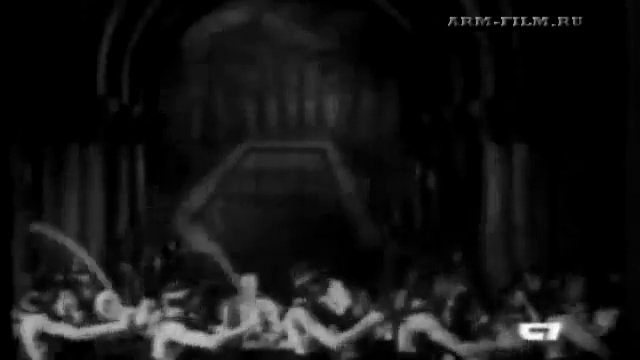Армянский боевой танец Трахаг ('Танец с саблями').