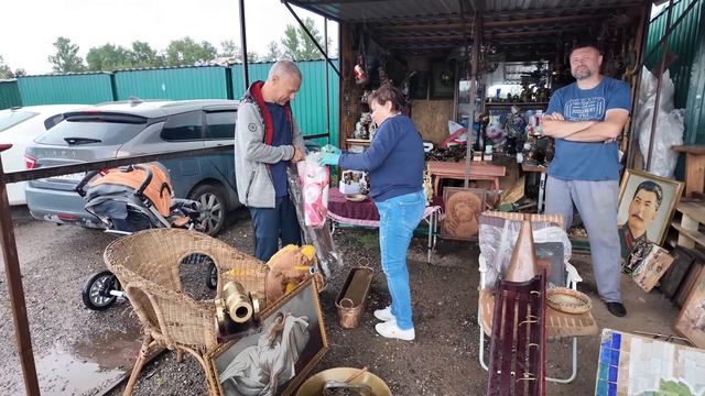 Russian TYPICAL Street Market: Levsha Flea Market