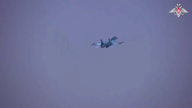 Российские летчики наносят удары фугасными бомбами с УМПК.