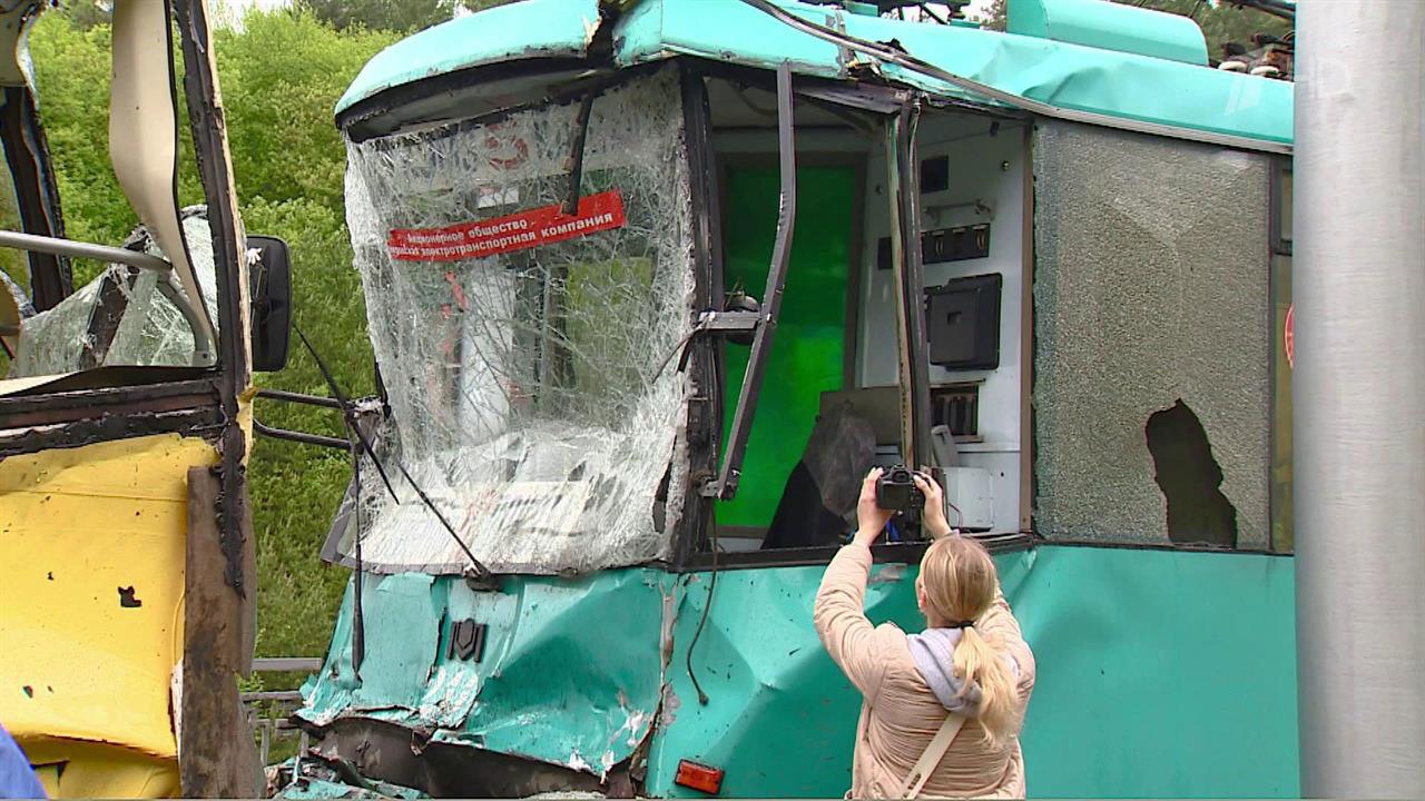 Два уголовных дела заведены после ДТП с участием переполненного трамвая в Кемерове