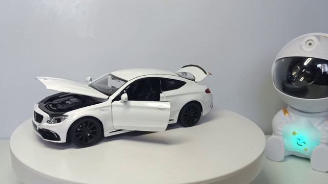 Mercedes-Benz C63 S AMG Coupe  в масштабе 1:32