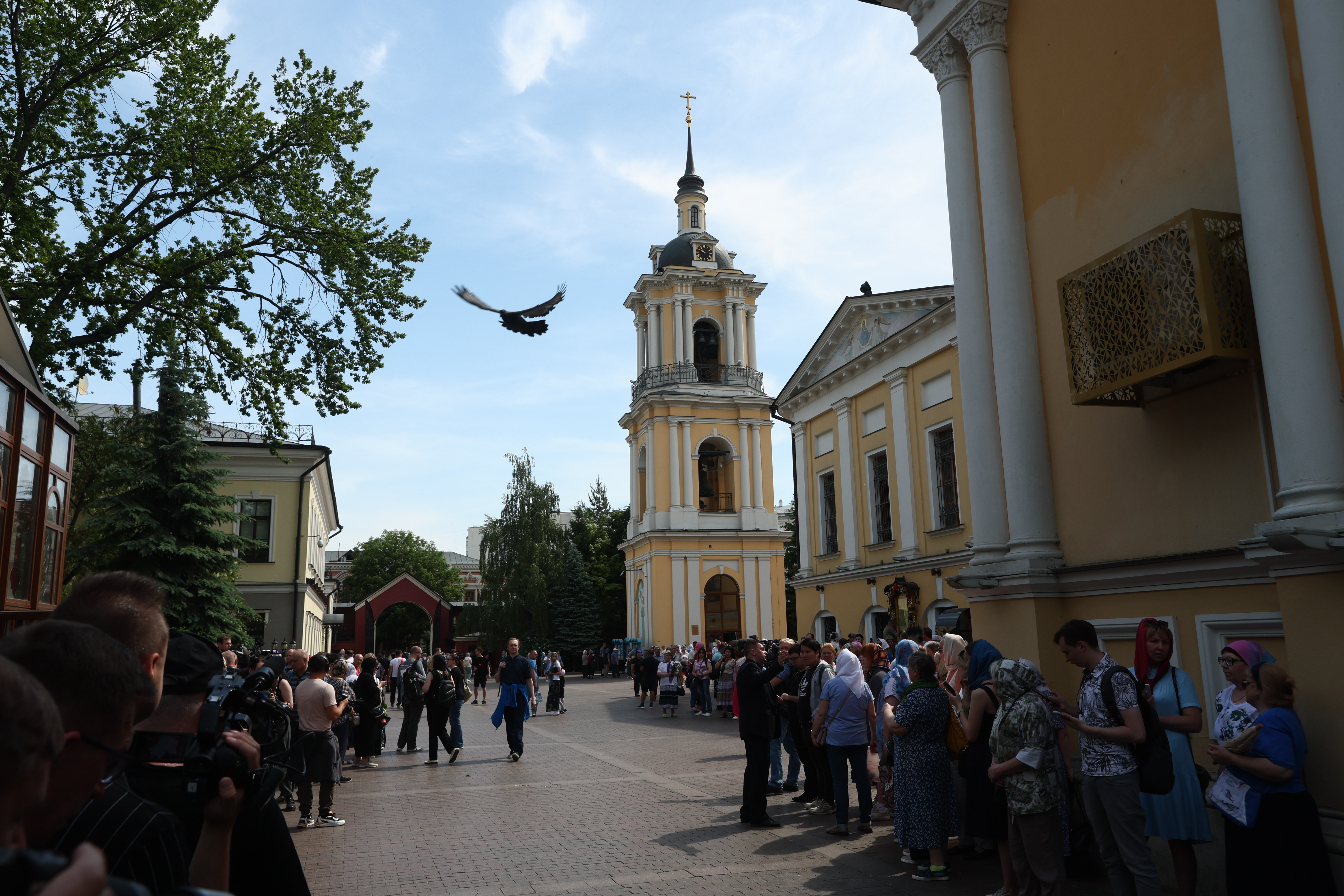 В Покровском монастыре в Москве завершилось прощание с Анастасией Заворотнюк