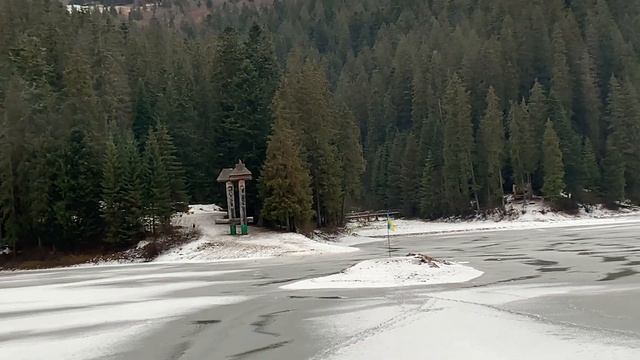 ОЗЕРО СИНЕВИР БЕЗ ТУРИСТІВ У ГРУДНІ