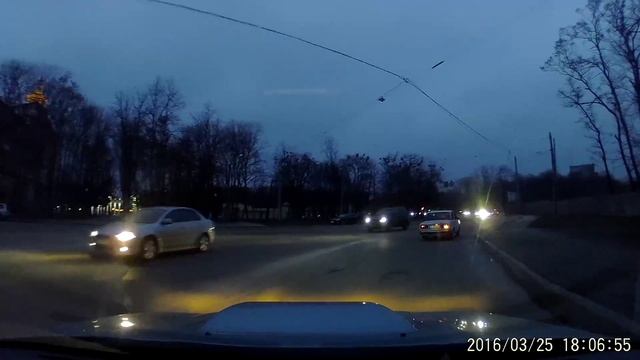 Тест видеорегистратора Xiaomi YI Smart Dash Camera в сумерки