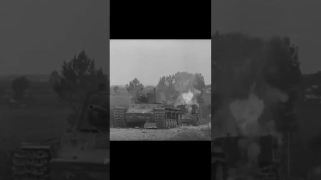 Подбитые Советские танки КВ-1 и КВ-2