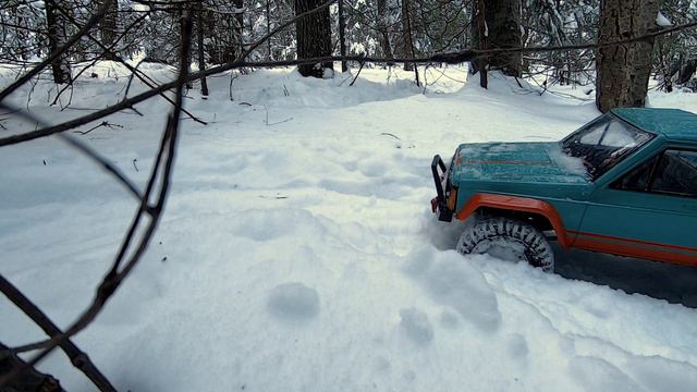 Снежный офроуд на радиоуправляемых внедорожниках 4x4