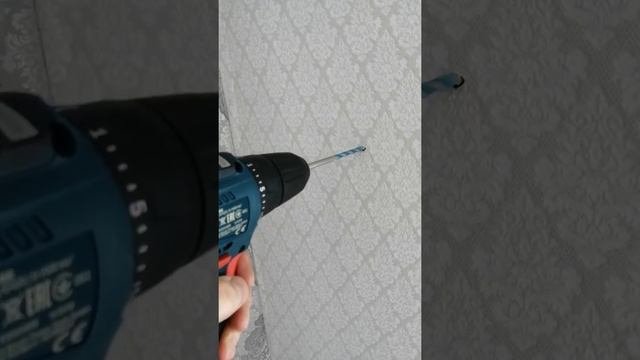 Многоцелевое сверло Bosch multi construction 6mm. Сверление отверстия в бетонной стене.