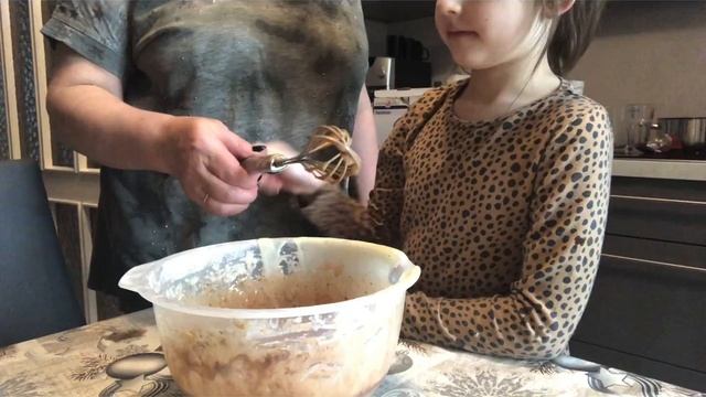 Печём вкусняшки к чаю.