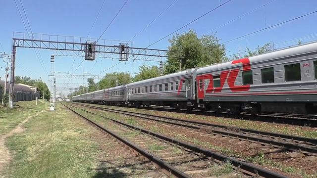Электровоз ЧС7-088 (ТЧЭ-33) со скорым поездом №233М Москва - Новороссийск.