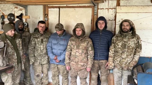 Взятые в плен украинские военнослужащие на одном из опорников у н. п. Липцы Харьковской области.