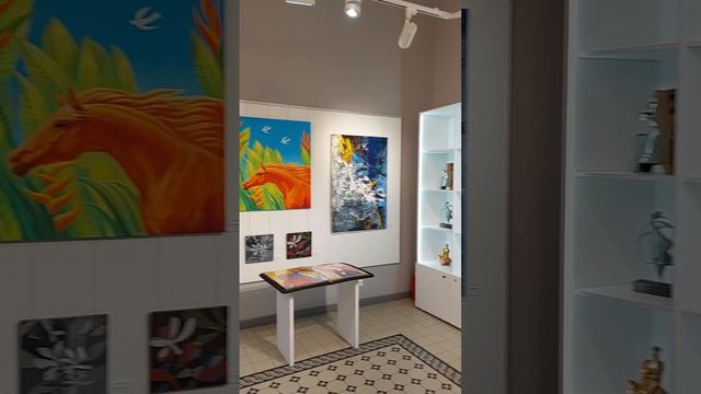 17 апреля было  открытие выставки в галерее В центре мира г. Красноярск.